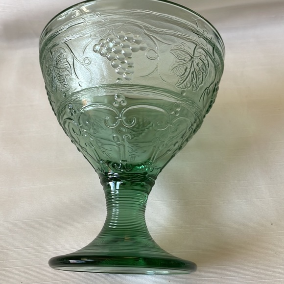 Arcoroc France in Minos Jade grape pattern compote or dessert footed glass bowl - Picture 6 of 8